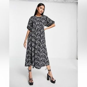 Midi smock dress with puff sleeves in black and white daisy print
